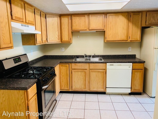 Building Photo - 1290-1292 Gatwick Ct