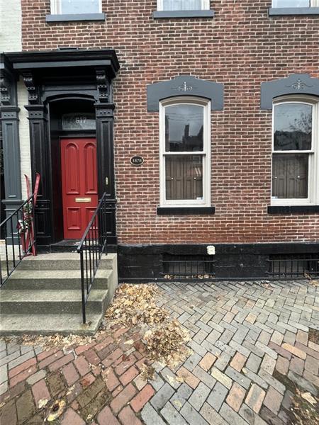 Building Photo - 617 Avery St
