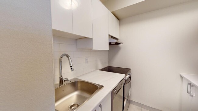 Building Photo - 61 McEwen