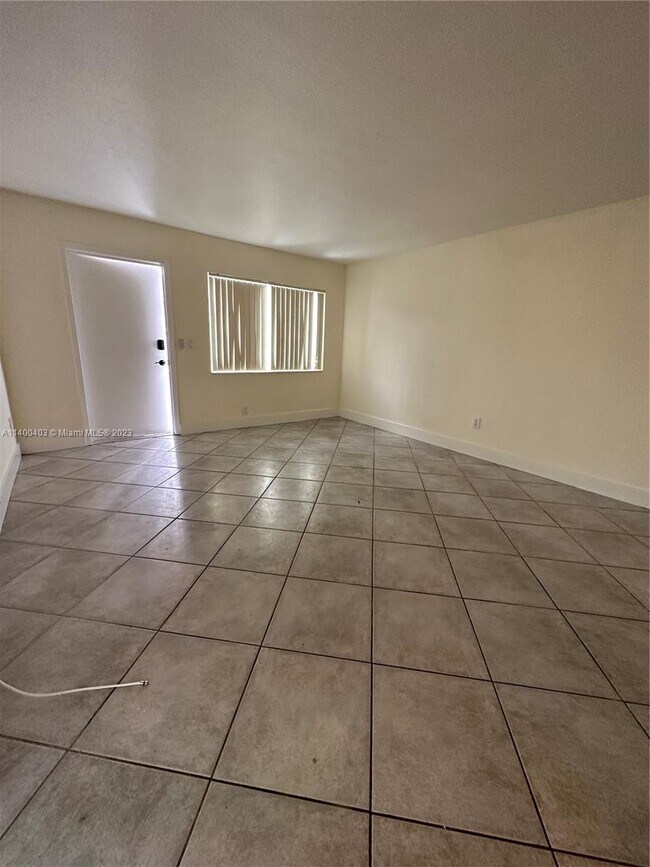 Building Photo - 2115 NE 37th Dr
