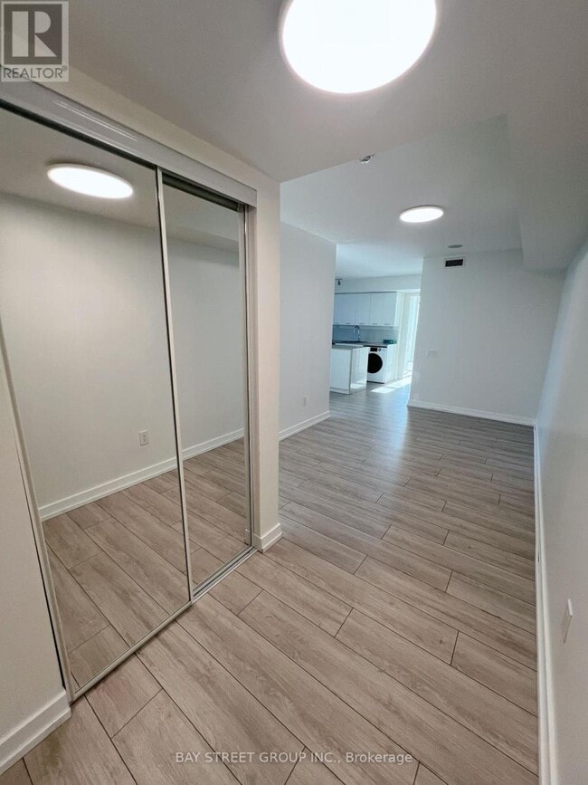 Building Photo - 33 Singer Ct