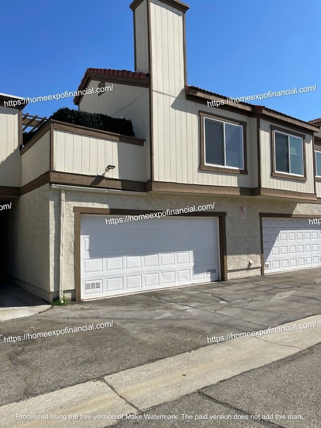 Building Photo - 1220 S Cypress Ave
