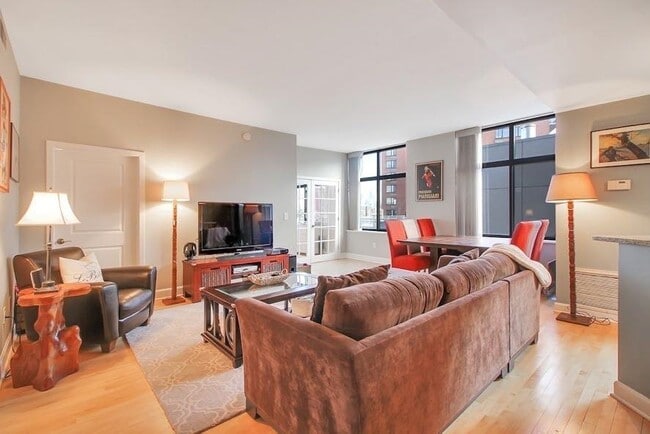 Building Photo - 610 Newark St.