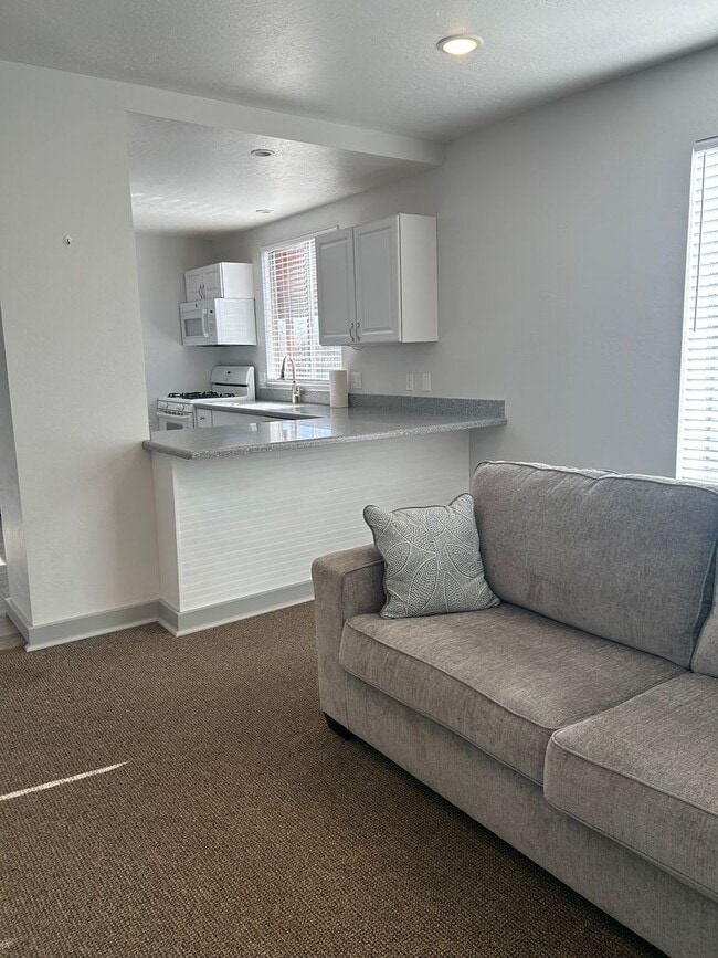 Building Photo - Cute 2 bedroom, 1 bathroom home!