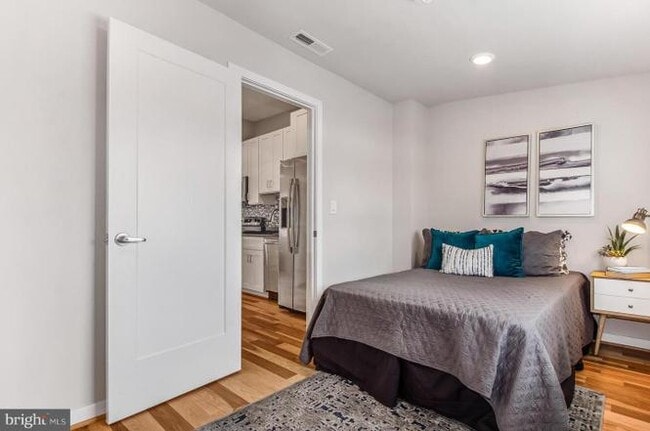 Building Photo - 1247 Penn St NE