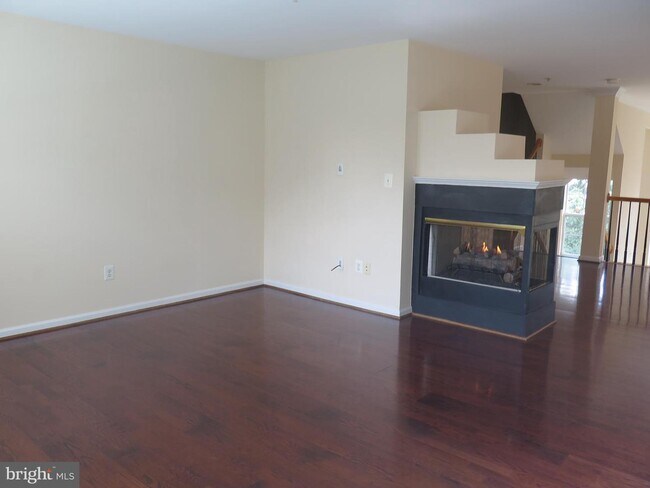 Building Photo - 12032 Trumbull Way