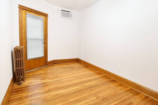 Foto del edificio - 5615 N Winthrop Ave