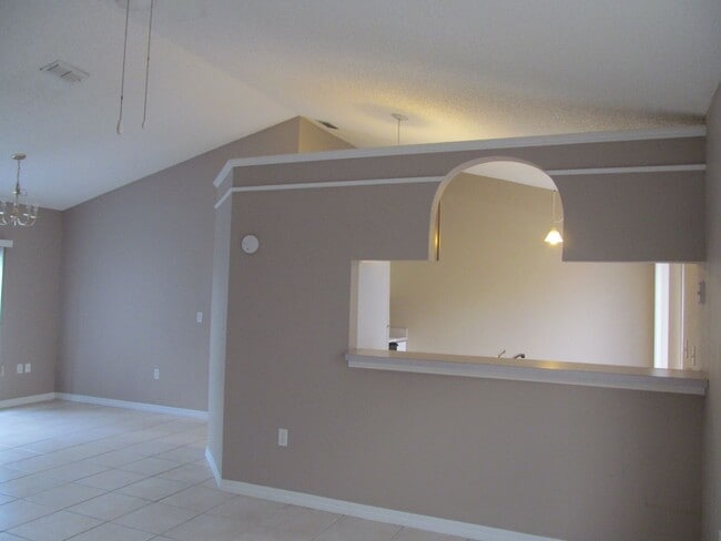 Building Photo - UCF Area - 1 bedroom