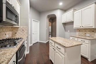 Building Photo - 125 Mineral Point Dr
