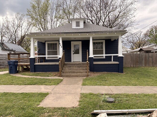 Building Photo - 706 S Wright St