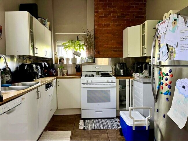 Foto del edificio - 833 N Euclid Ave