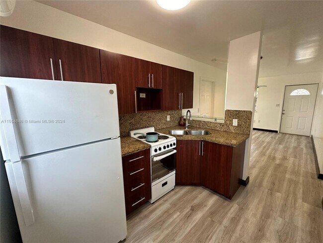 Foto del edificio - 1001 NW 23rd Ct