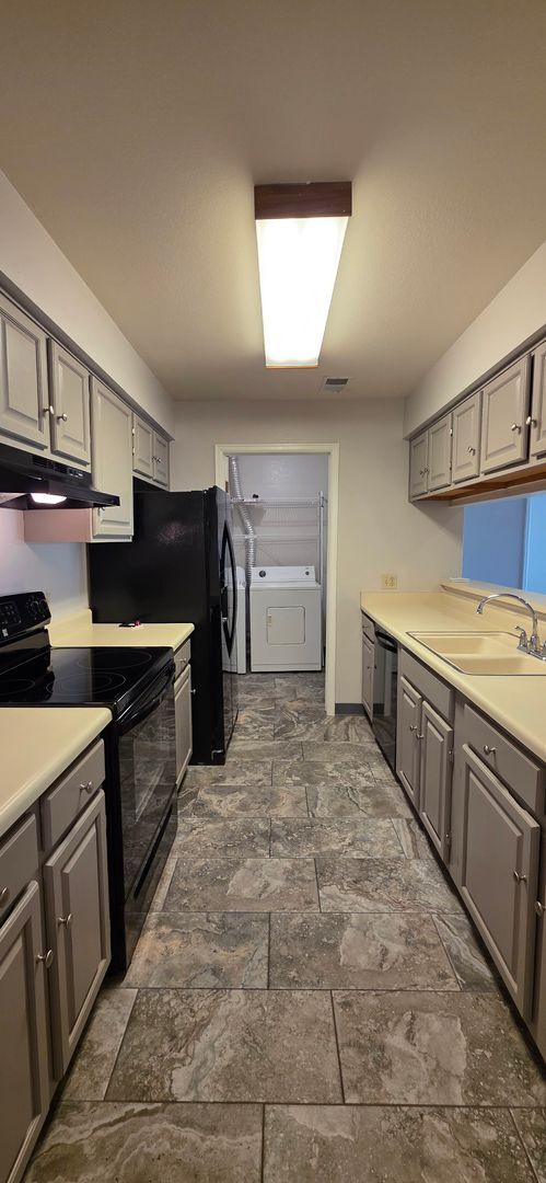 Foto del edificio - Adorable 2bd/2bth Parking Included Available Now