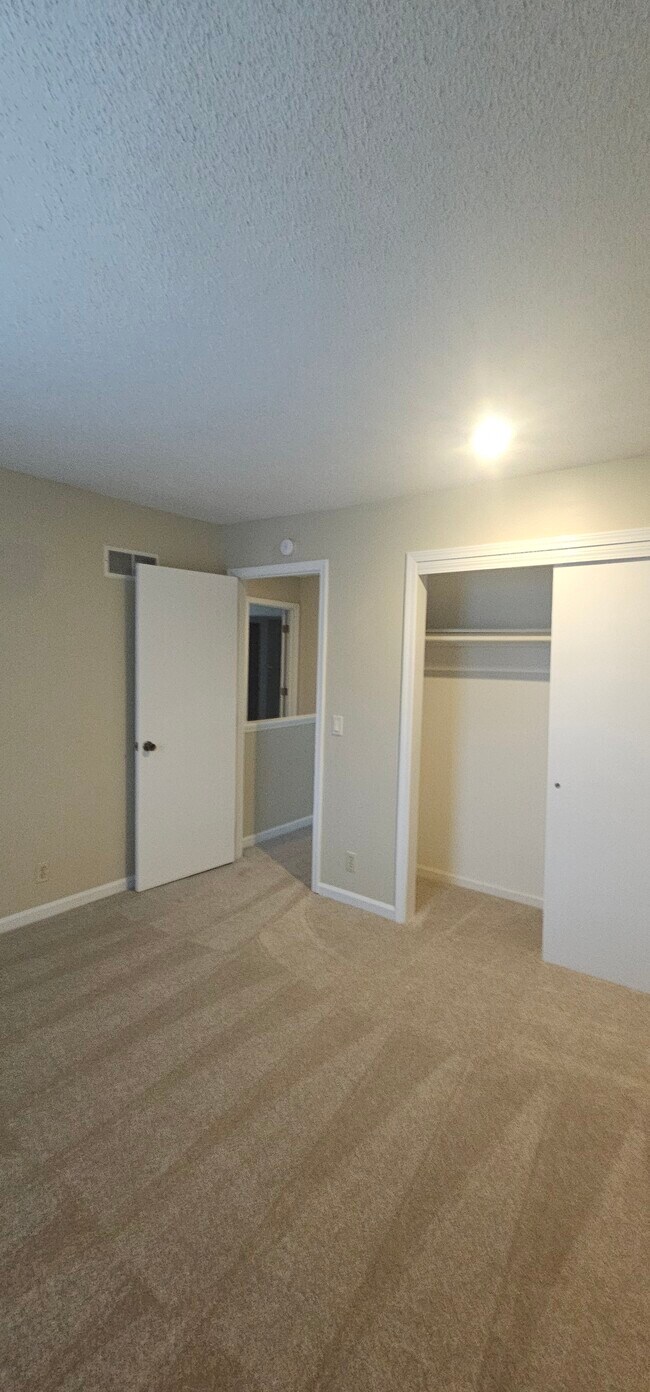 Foto del edificio - 10832 Haskins St