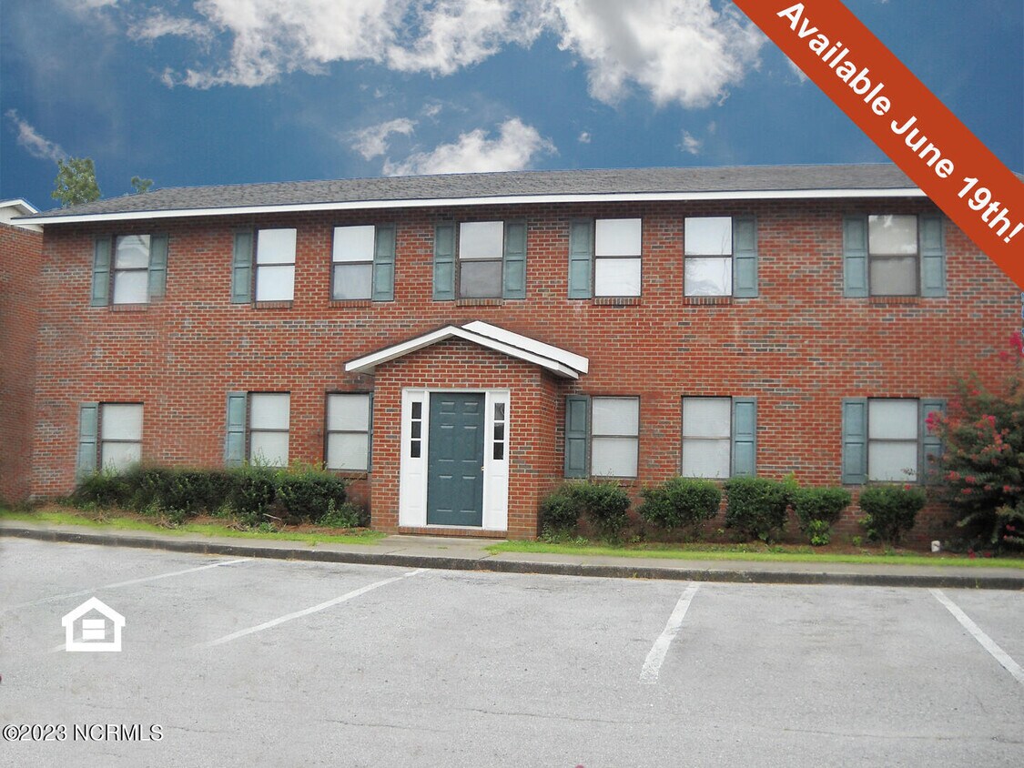 210 Zack Cir Unit C, Jacksonville, NC 28540 Room for Rent in