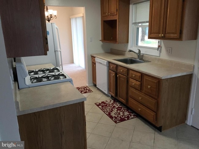 Building Photo - 10120 Spinning Wheel Ct
