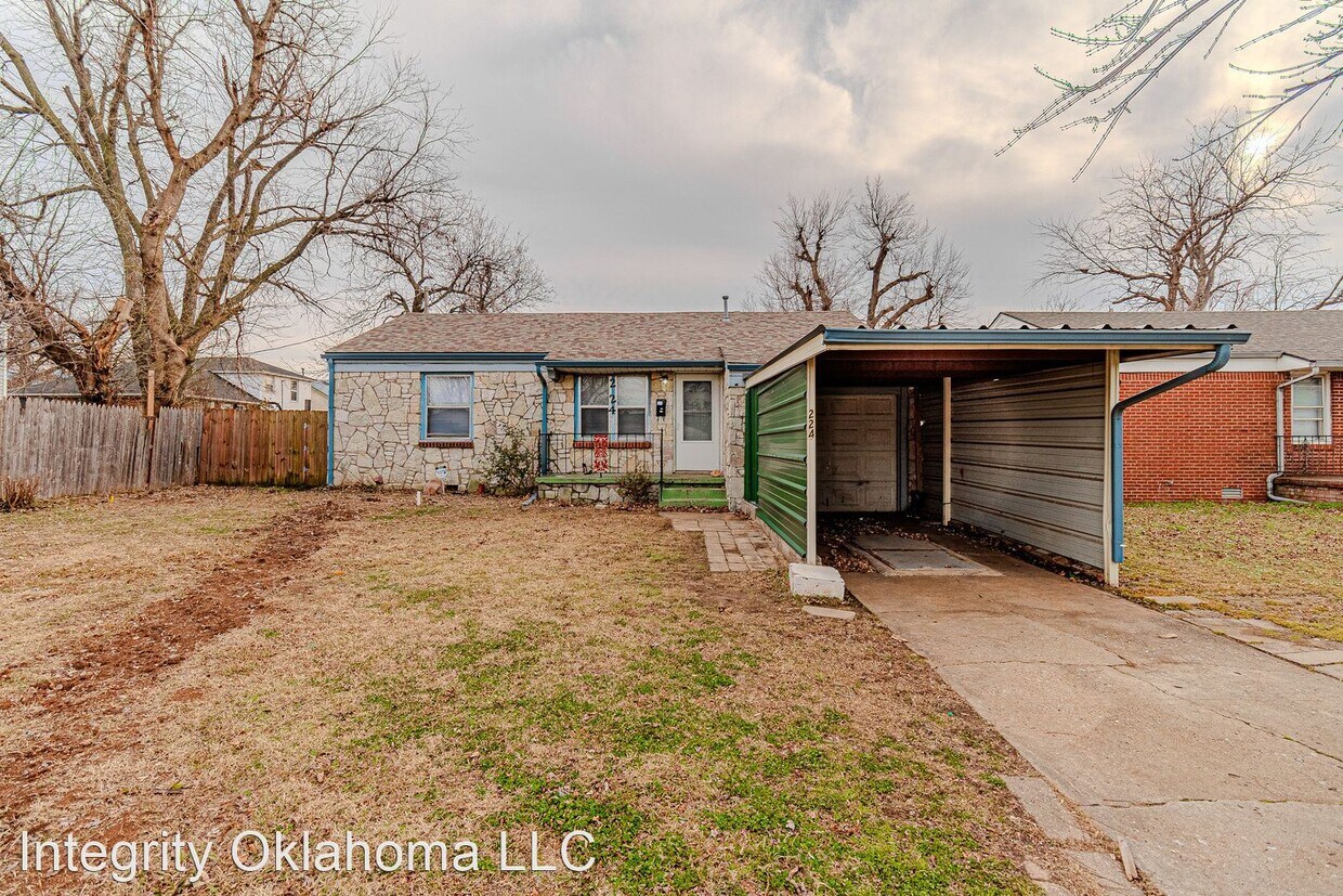 Foto principal - 3 br, 1 bath House - 224 East Myrtle Lane