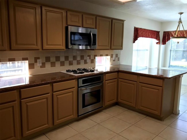 Foto del edificio - 4011 Harwood Dr
