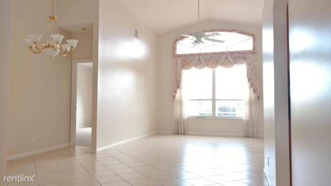 Building Photo - 3 br, 2 bath House - Pipers Glen