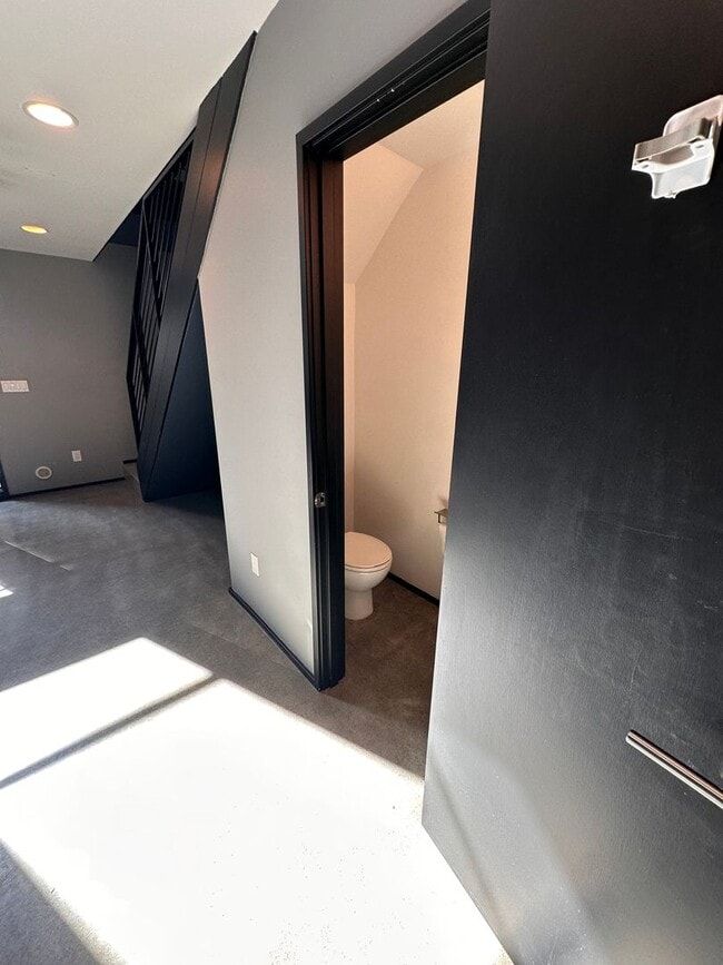 Building Photo - Modern Townhome in Georgetown!  Available ...