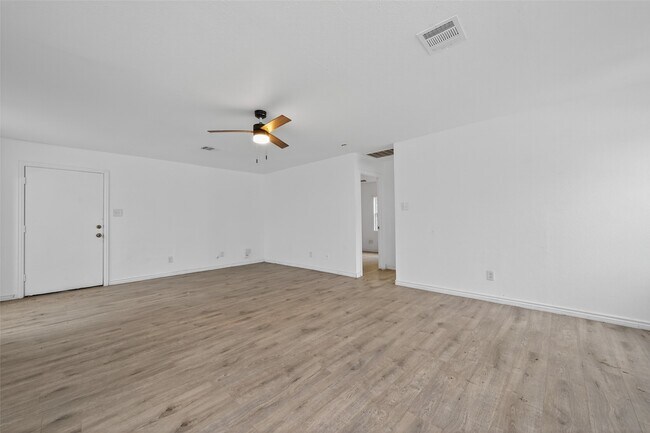 Foto del edificio - 5199 E Farm to Market 1988