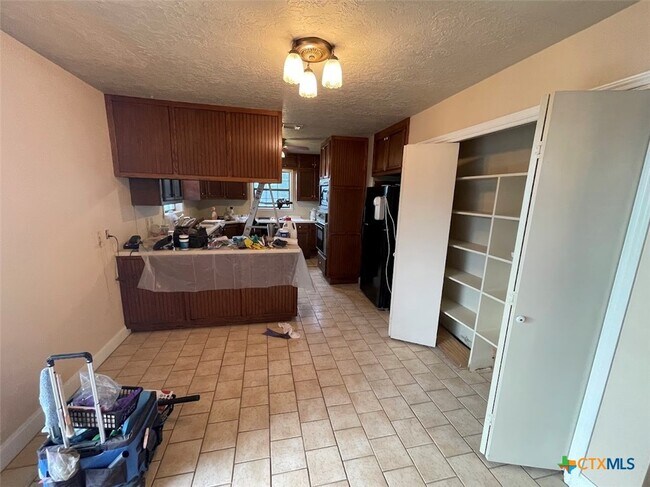 Building Photo - 406 Flintstone Dr