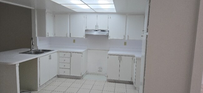 Building Photo - 7012 NW 79th Ave