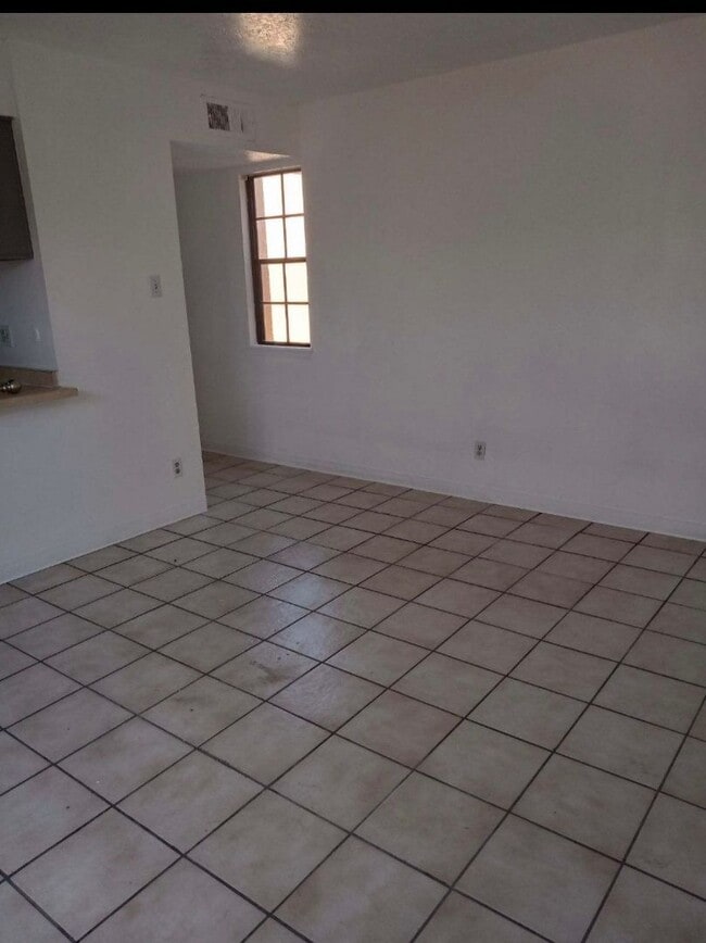 Building Photo - Nice 2 bedroom unit in RIo Rancho