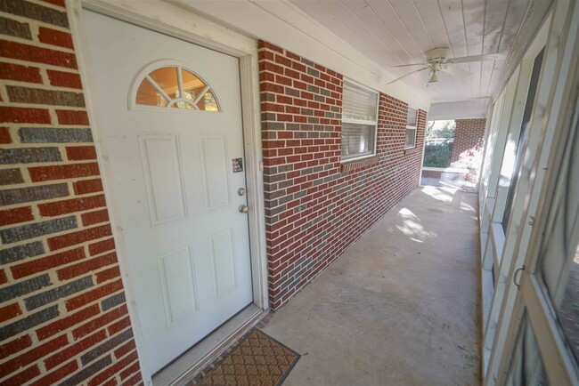 Building Photo - 1804 Skyland Dr