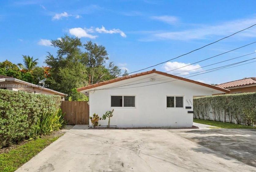 Primary Photo - 2827 SW 24th St