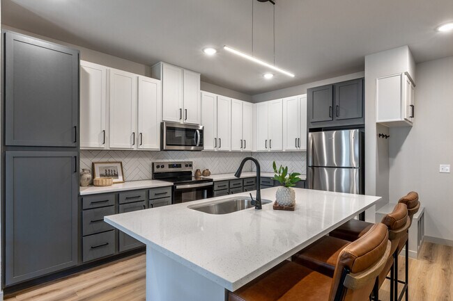 Foto del edificio - The Luxe at Matlock | 55 + Active Adult