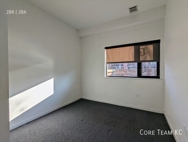 Foto del edificio - 662 E 63rd St