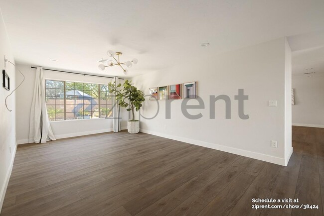 Foto del edificio - 6113 E Gelding Dr