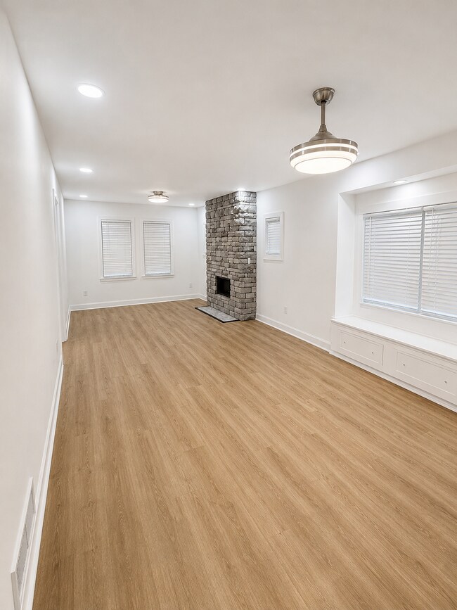 Building Photo - 3639 Agnes Ave