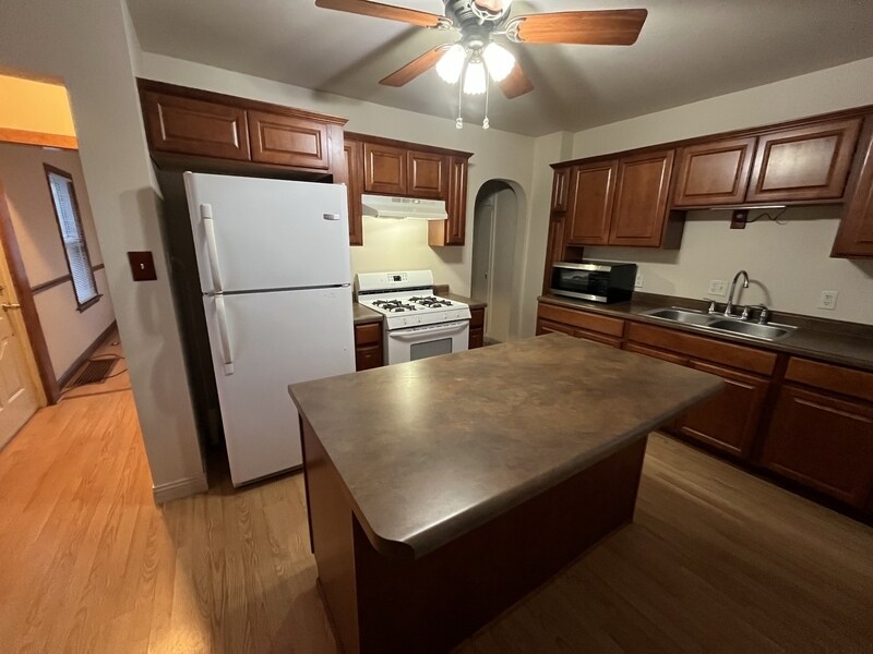 Primary Photo - 1213-1215 S 18th St