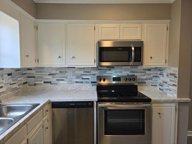 Foto del edificio - 50% OFF MOVE-IN SPECIAL!!!!!!!!