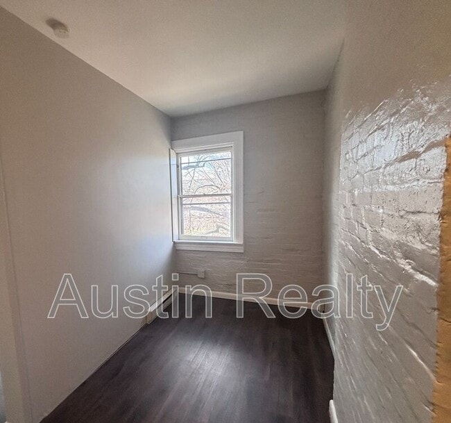 Building Photo - 324 N.Newstead