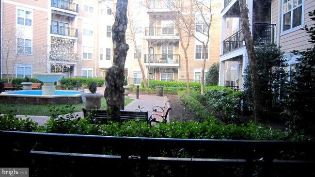 Foto del edificio - 501 Hungerford Dr