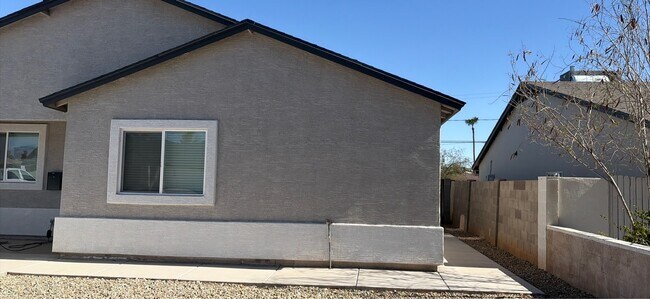 Building Photo - 2057 E Orange St.