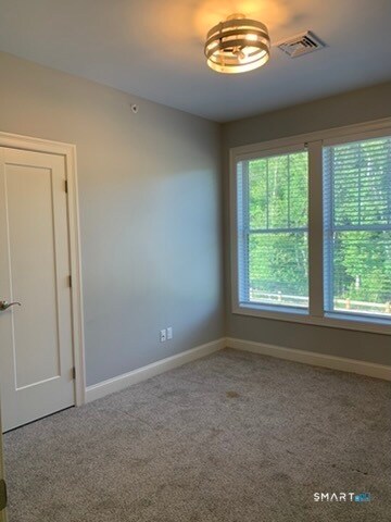 Foto del edificio - 501 Edgewater Cir
