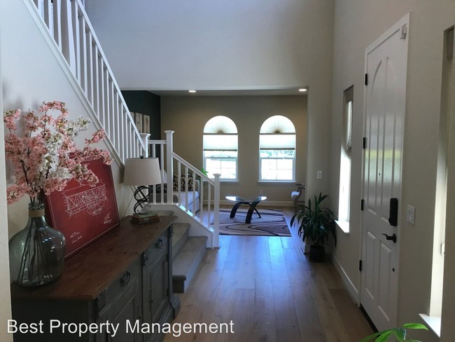 Foto del edificio - 4 br, 3.5 bath House - 529 N Umbria Place