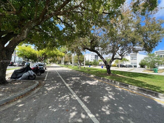 Foto del edificio - 2430 NE 135th St