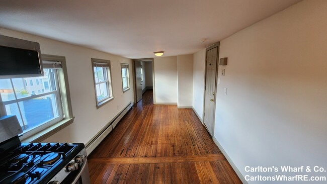 Building Photo - 191 Maverick St