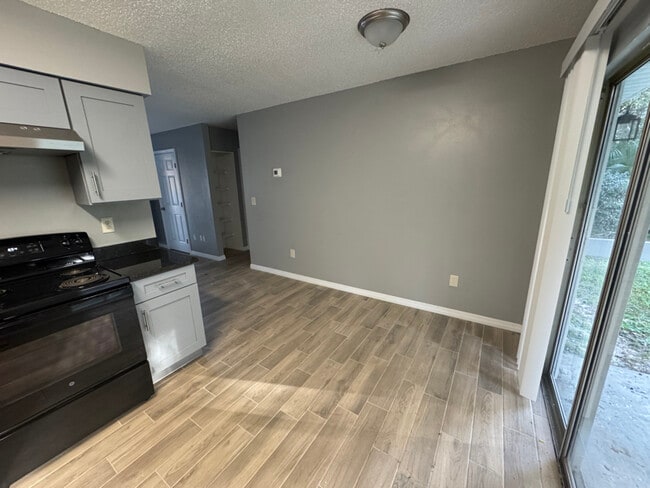 Foto del edificio - 10469 Eastside Ave