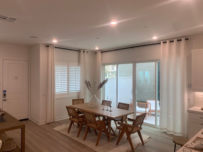 Building Photo - 4-Bedroom Home Available NOW in Valencia's Five Points Community!