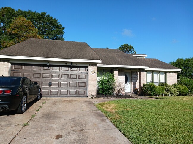 Building Photo - 2202 Hammerwood Dr