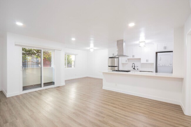 Foto del edificio - 1235 N Ogden Dr