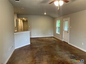Building Photo - 117 E Valley Rd