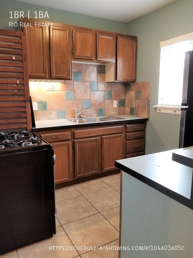 Foto principal - 2070 S Milwaukee St
