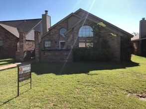 Building Photo - 16902 Applebrook Dr
